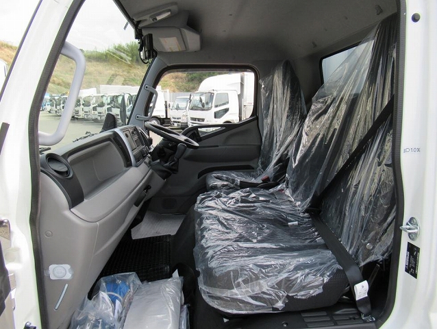 三菱ふそうキャンターアルミウイング小型（2t・3t）[写真23]