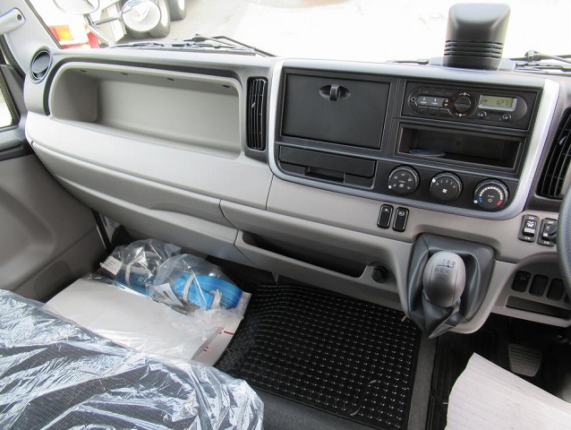 三菱ふそうキャンターアルミウイング小型（2t・3t）[写真25]