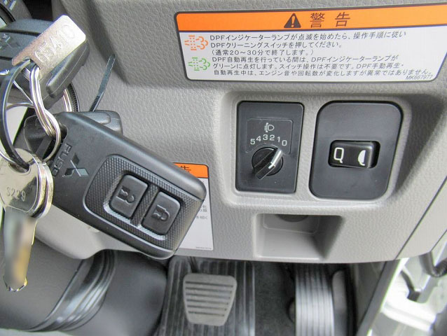 三菱ふそうキャンターアルミウイング小型（2t・3t）[写真28]