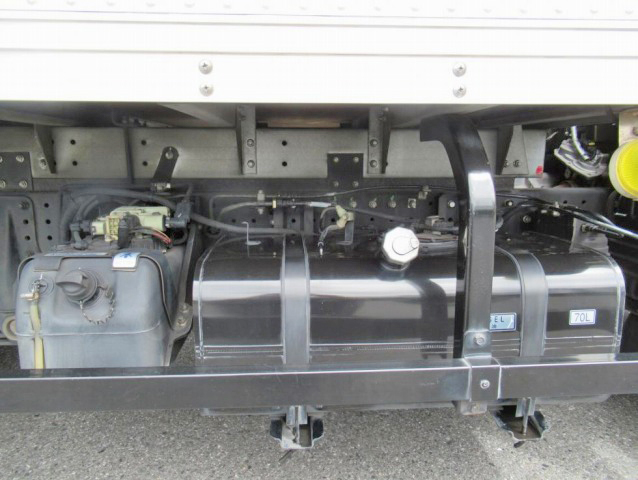 三菱ふそうキャンターアルミバン小型（2t・3t）[写真17]