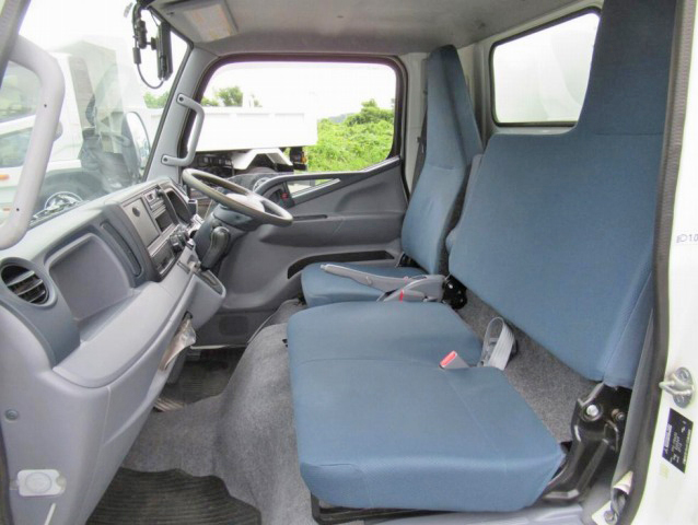 三菱ふそうキャンターアルミバン小型（2t・3t）[写真30]