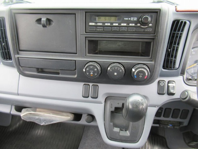 三菱ふそうキャンターアルミバン小型（2t・3t）[写真36]