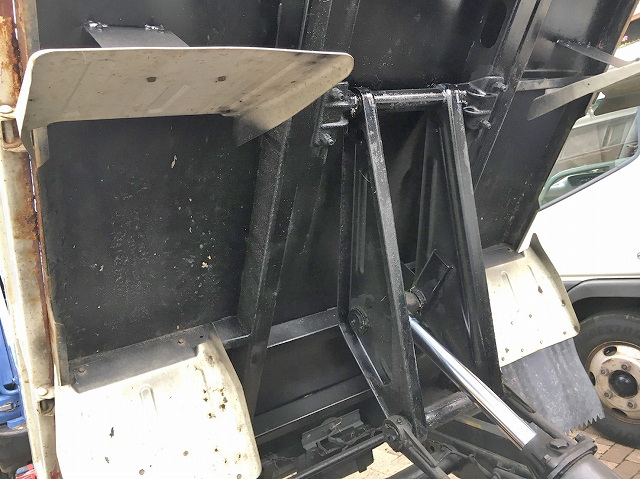 三菱ふそうキャンターダブルキャブ・ダンプ小型（2t・3t）[写真12]