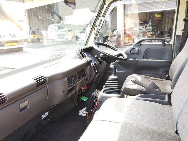 いすゞエルフアルミウイング小型（2t・3t）[写真34]