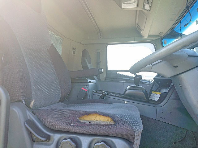 三菱ふそうスーパーグレートアルミウイング大型（10t）[写真32]