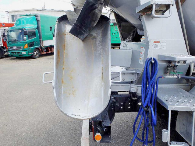 いすゞフォワードミキサー車（コンクリートミキサー）増トン（6t・8t）[写真12]