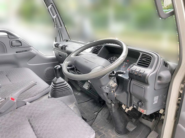 いすゞエルフアルミバン小型（2t・3t）[写真20]