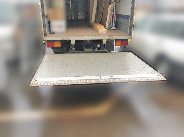 いすゞフォワードアルミバン中型（4t）[写真12]