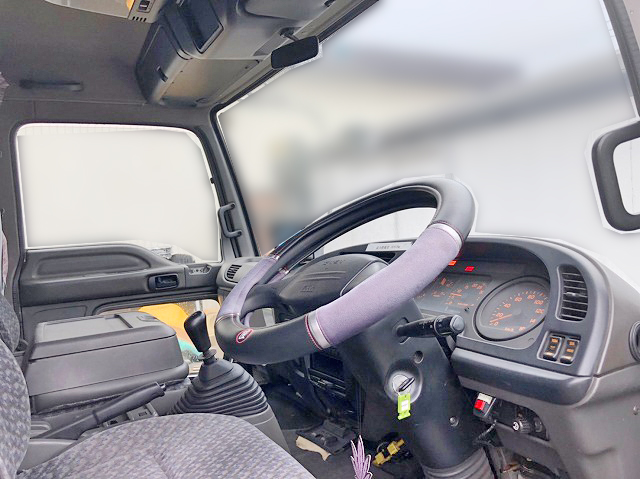 いすゞフォワードアルミバン中型（4t）[写真28]