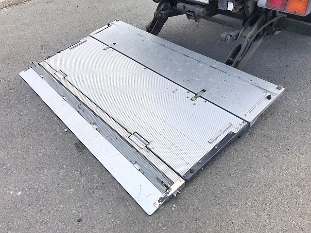 三菱ふそうキャンターアルミバン小型（2t・3t）[写真10]