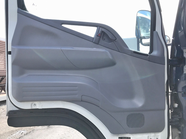 三菱ふそうキャンターアルミバン小型（2t・3t）[写真29]