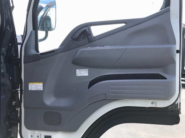 三菱ふそうキャンターアルミバン小型（2t・3t）[写真30]