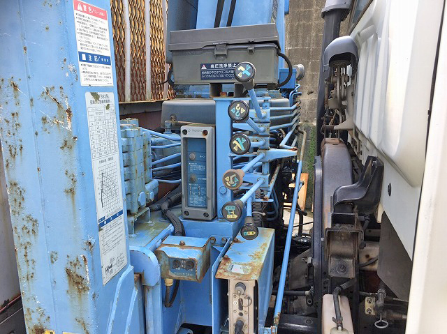 いすゞフォワードセルフクレーン3段中型（4t）[写真15]