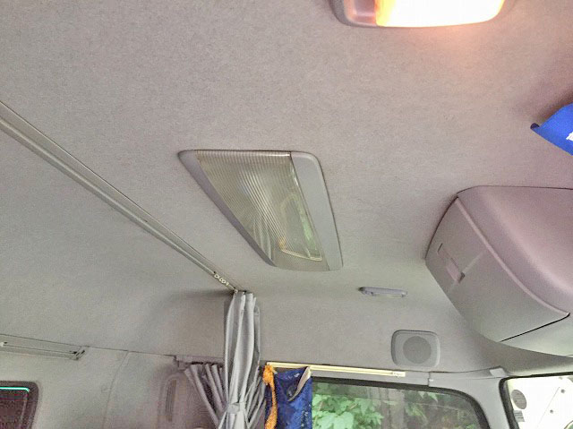 UDトラックスクオンダンプ大型（10t）[写真23]