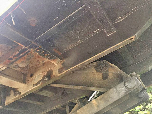 UDトラックスクオンダンプ大型（10t）[写真09]