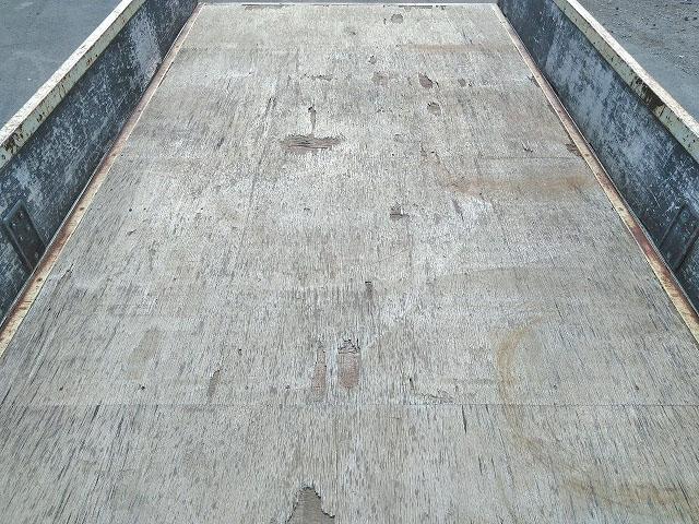 いすゞエルフ平ボディ小型（2t・3t）[写真11]