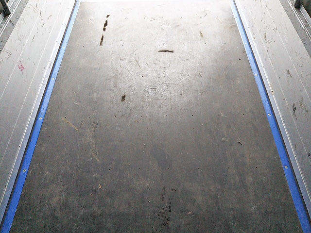 いすゞエルフ幌車小型（2t・3t）[写真14]