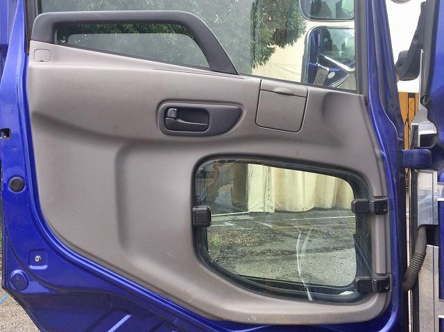 UDトラックスクオンセルフクレーン4段大型（10t）[写真28]