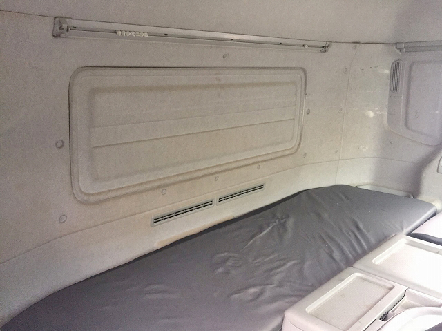 UDトラックスクオンセルフクレーン4段大型（10t）[写真33]