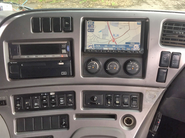 UDトラックスクオンセルフクレーン4段大型（10t）[写真36]