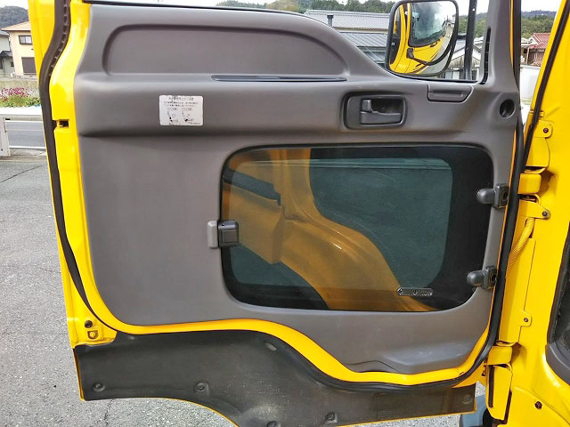 いすゞギガトレーラーヘッド（トラクターヘッド）大型（10t）[写真23]