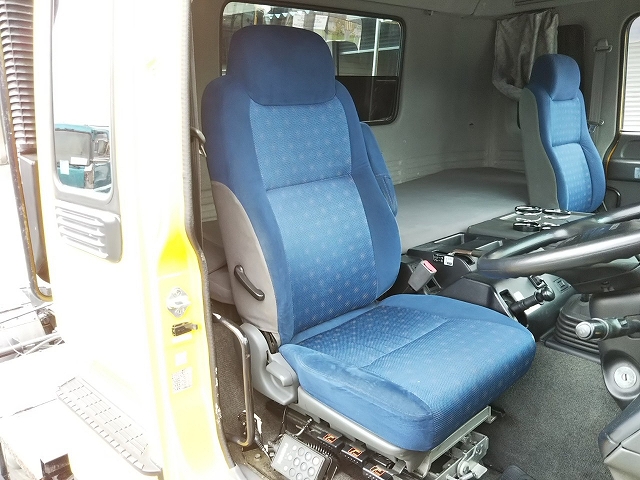 いすゞギガトレーラーヘッド（トラクターヘッド）大型（10t）[写真29]