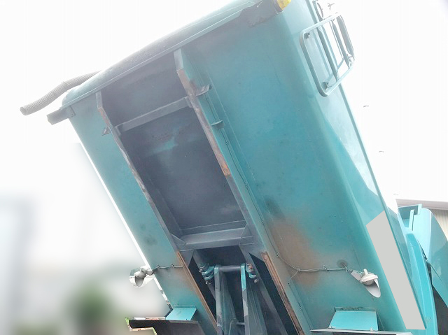 いすゞフォワードパッカー車（塵芥車）増トン（6t・8t）[写真13]