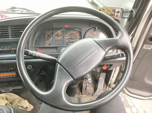 いすゞフォワードパッカー車（塵芥車）増トン（6t・8t）[写真33]