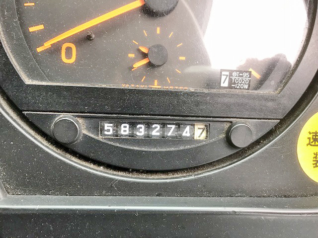 いすゞフォワードパッカー車（塵芥車）増トン（6t・8t）[写真34]