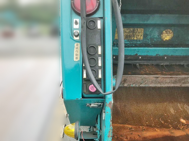 いすゞフォワードパッカー車（塵芥車）増トン（6t・8t）[写真09]