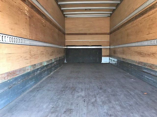 いすゞフォワードアルミバン中型（4t）[写真11]