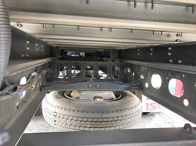 いすゞフォワードアルミバン中型（4t）[写真17]