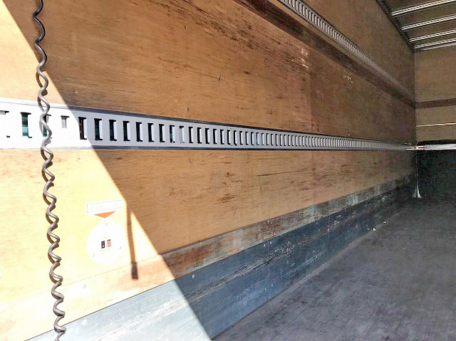 いすゞフォワードアルミバン中型（4t）[写真09]