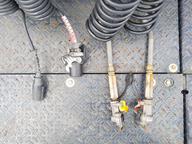 日野プロフィアトレーラーヘッド（トラクターヘッド）大型（10t）[写真11]