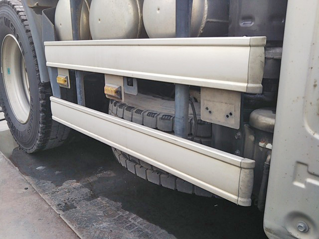 日野プロフィアトレーラーヘッド（トラクターヘッド）大型（10t）[写真15]