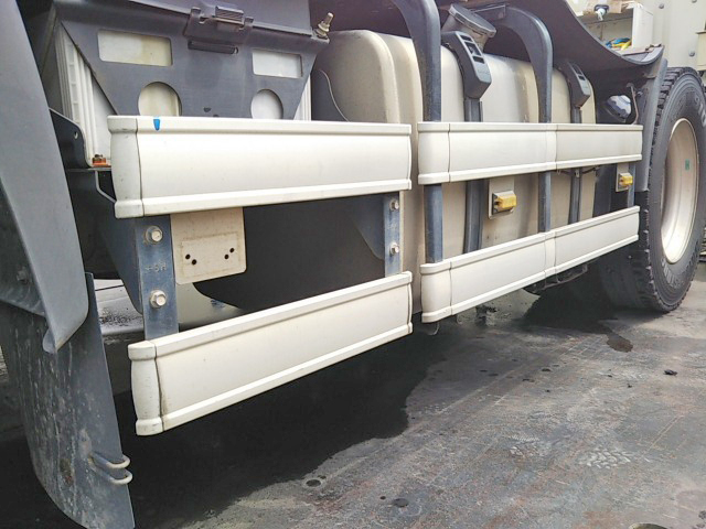 日野プロフィアトレーラーヘッド（トラクターヘッド）大型（10t）[写真16]