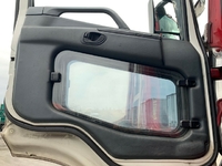 三菱ふそうスーパーグレート平ボディ大型（10t）[写真25]