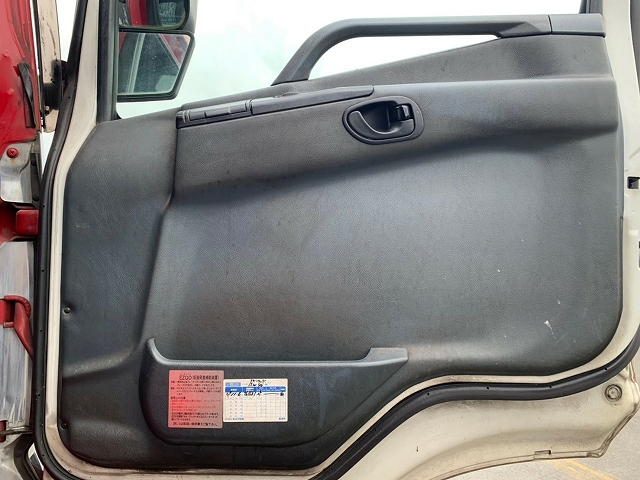 三菱ふそうスーパーグレート平ボディ大型（10t）[写真26]