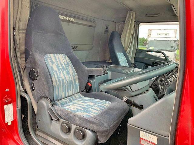 三菱ふそうスーパーグレート平ボディ大型（10t）[写真28]