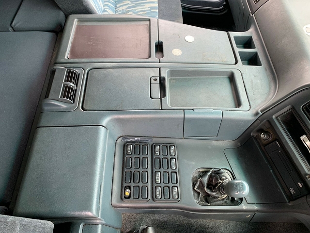 三菱ふそうスーパーグレート平ボディ大型（10t）[写真37]