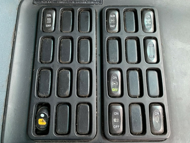 三菱ふそうスーパーグレート平ボディ大型（10t）[写真38]