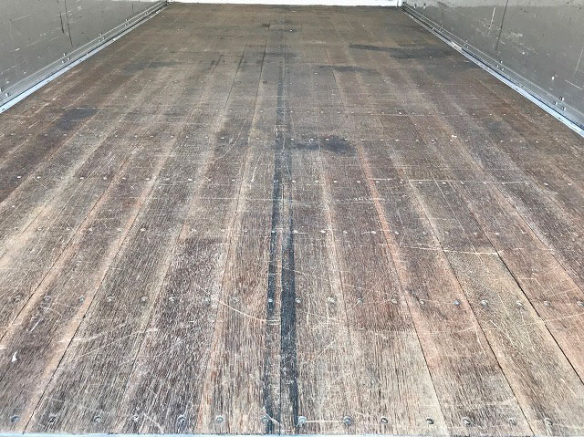 いすゞエルフアルミウイング小型（2t・3t）[写真16]