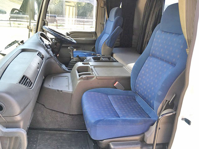 いすゞギガトレーラーヘッド（トラクターヘッド）大型（10t）[写真30]