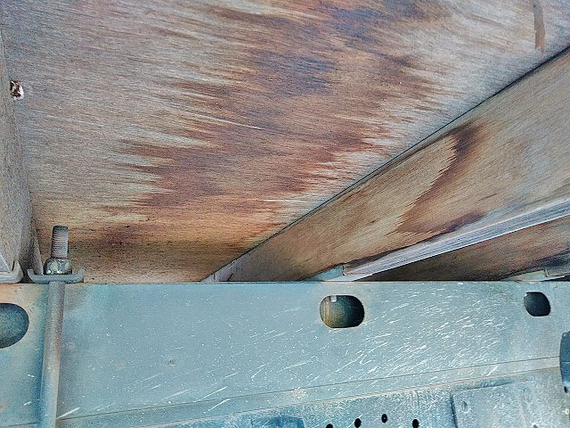 日産アトラス平ボディ小型（2t・3t）[写真19]