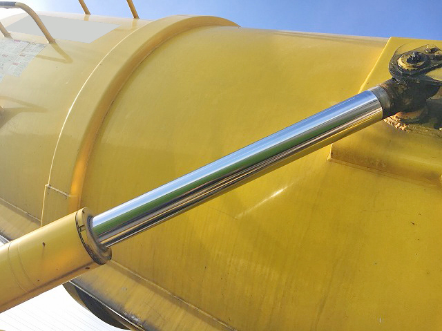 日野プロフィア汚泥吸引車大型（10t）[写真11]