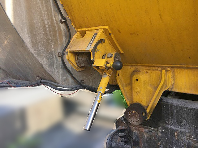 日野プロフィア汚泥吸引車大型（10t）[写真12]