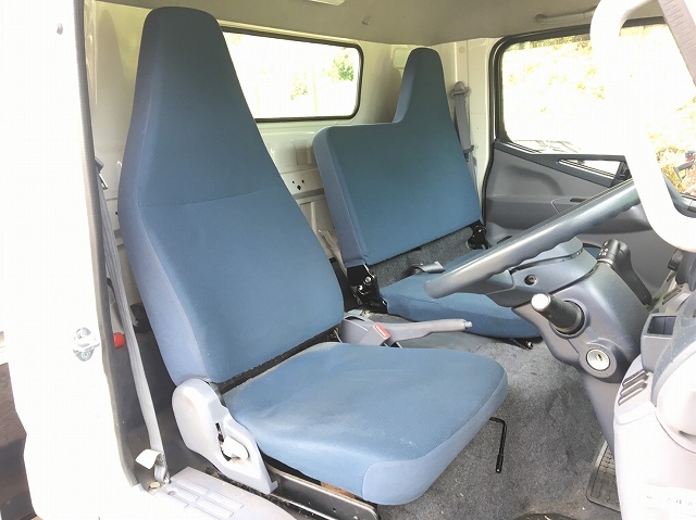 三菱ふそうキャンター平ボディ小型（2t・3t）[写真27]