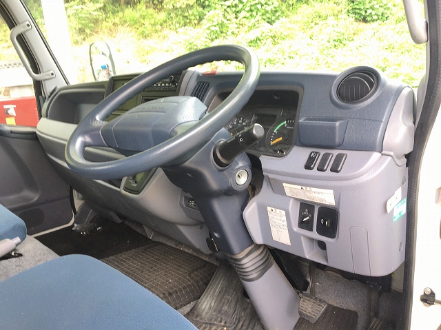 三菱ふそうキャンター平ボディ小型（2t・3t）[写真28]