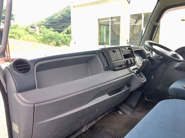 三菱ふそうキャンター平ボディ小型（2t・3t）[写真30]