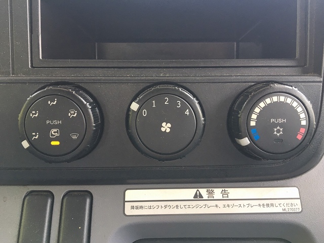 三菱ふそうキャンター平ボディ小型（2t・3t）[写真34]